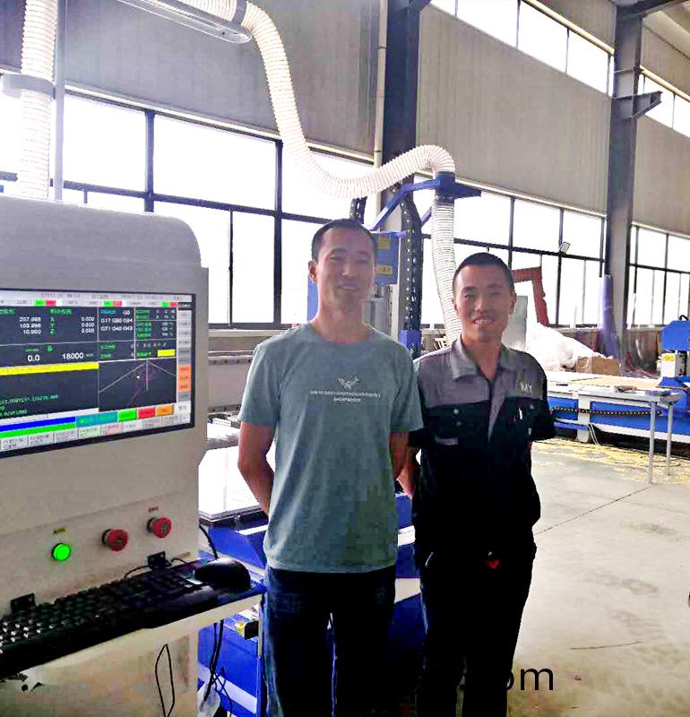 山(shan)東威?？蛻?hù)(hu)訂(ding)購(gou)1325直(zhi)排換刀加(jia)工中(zhong)心(xin)