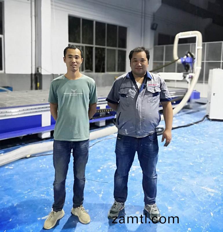 山(shan)東威(wei)海直(zhi)排(pai)換刀(dao)加(jia)工中心(xin)