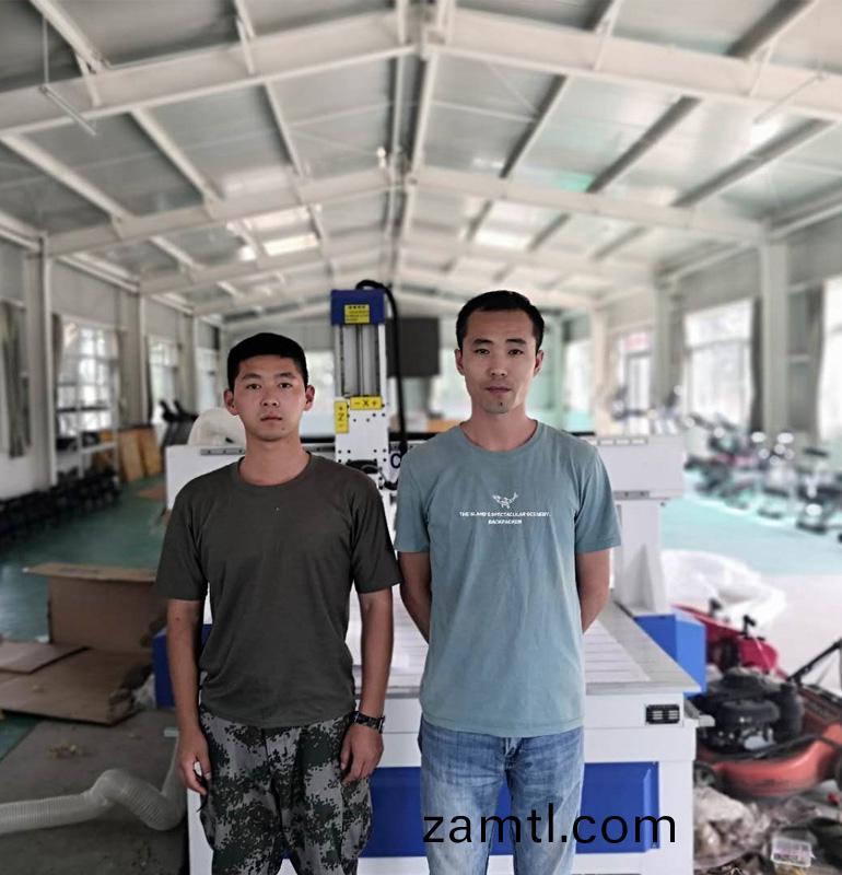 山東濰(wei)坊(fang)1325木(mu)工鵰刻(ke)機(ji)，部(bu)隊(dui)直供