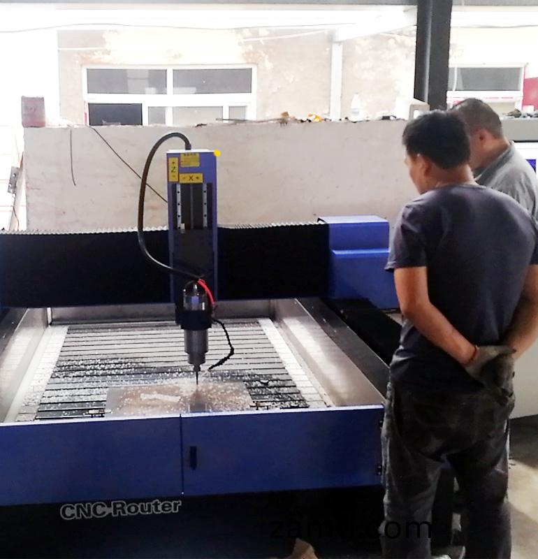 山東(dong)聊城(cheng)開(kāi)(kai)髮(fa)區(qu)1325石(shi)材(cai)數控(kong)鵰刻機