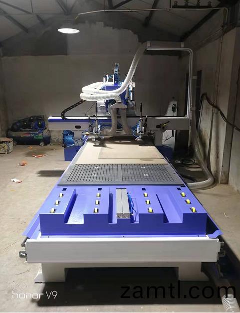 南京1325三(san)工(gong)序帶(dai)鋸(ju)片(pian)開(kāi)(kai)料機(ji)(圖(tu)2)