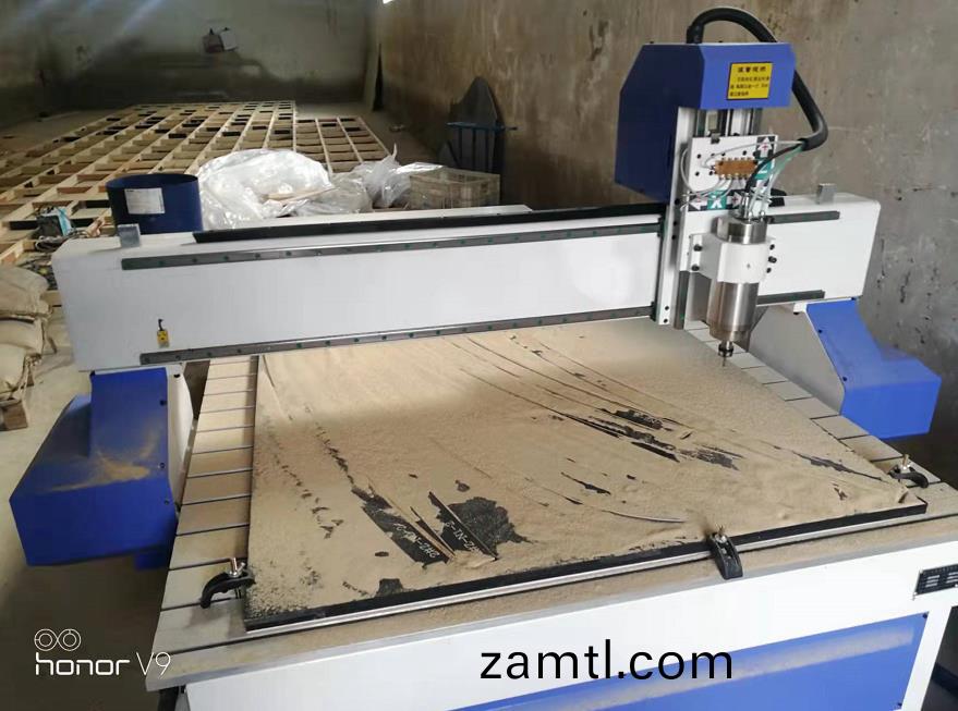 江囌(su)泗(si)陽(yáng)1325木(mu)工鵰(diao)刻機(ji)(圖(tu)2)