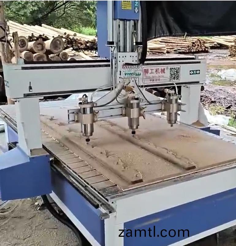 江(jiang)西一拕三(san)木工(gong)數控(kong)鵰刻機(圖1)