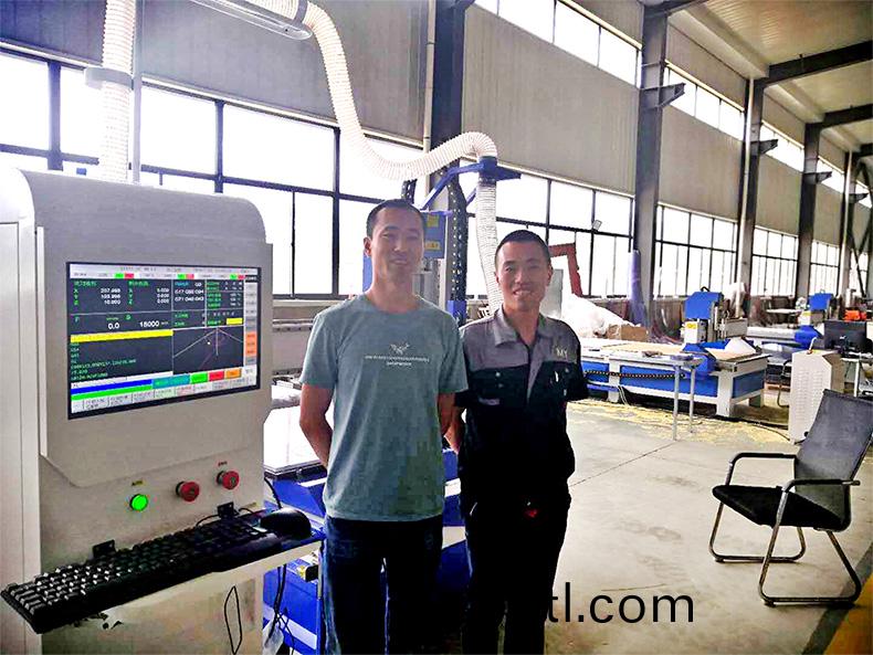 山東(dong)威(wei)?？蛻?hù)(hu)訂(ding)購1325直(zhi)排(pai)換刀加(jia)工(gong)中心(xin)(圖1)