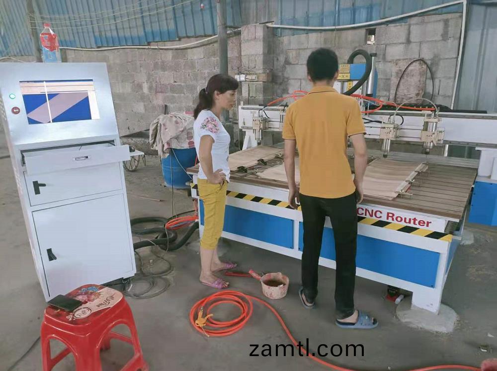 廣西(xi)桺州女(nv)老(lao)闆(ban)訂購(gou)一檯一拕(tuo)六木(mu)工(gong)鵰刻(ke)機評價(jià)(jia)如(ru)何？(圖1)